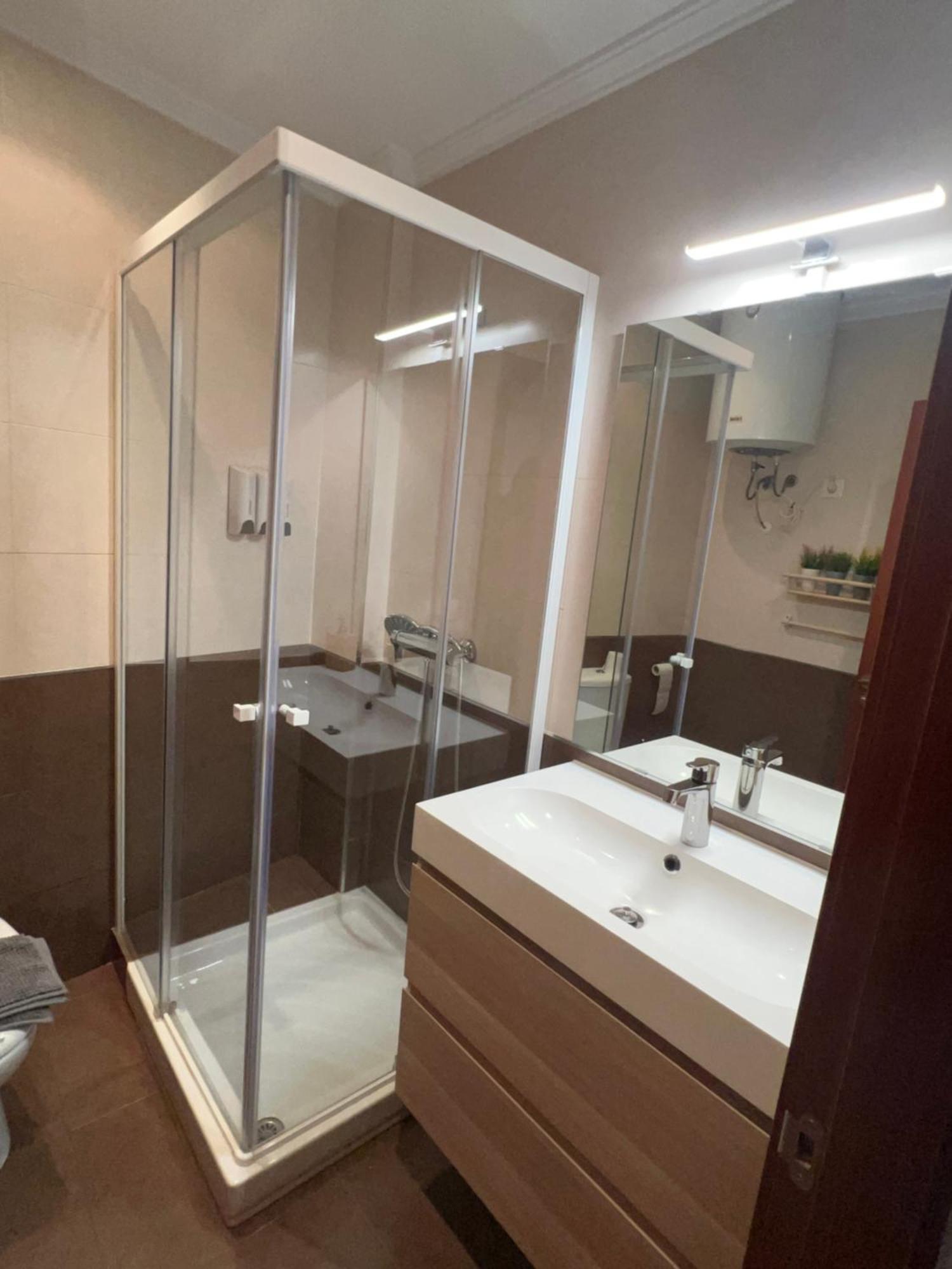 A Estrenar ,Con Vistas Al Mar Y Aparcamiento Gratis En El Casco Viejo-Centro-Zona Portuaria Apartment Vigo Exterior photo